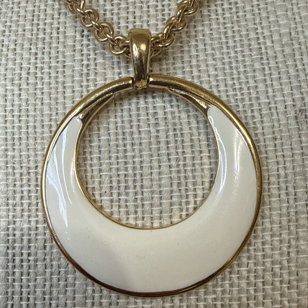 Vintage Monet Cream Enamel Gold Tone Chain 15" Necklace - Picture 3 of 6